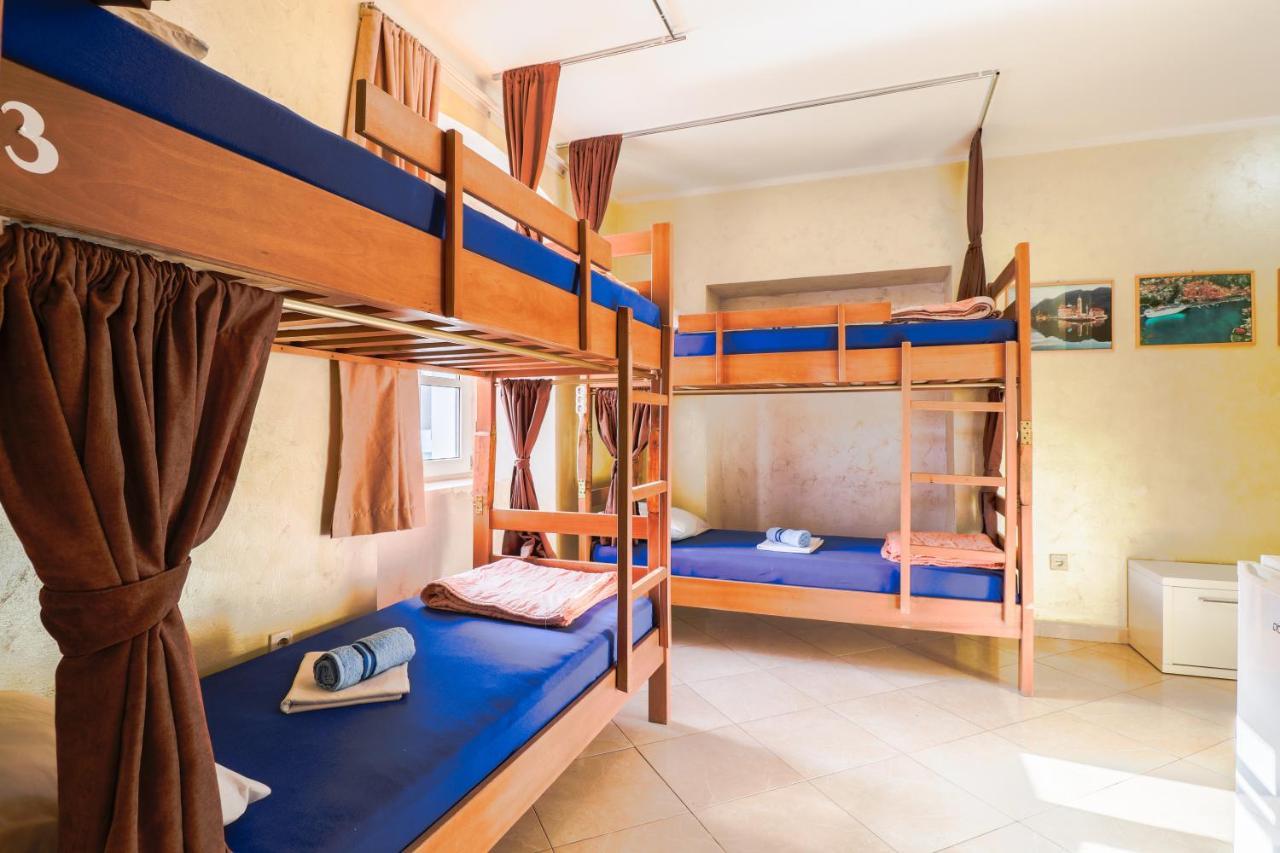 Montenegro Hostel 4U โกตอร์ ภายนอก รูปภาพ